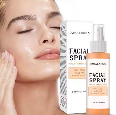 Toner per il viso di etichetta privata Spray idratante profondo per il viso Idratante velocemente assorbe VC Sbiancatore della pelle Spray idratante per il viso