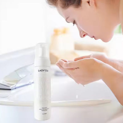Nettoyage du visage par mousse Nettoyage profond du contrôle des huiles Humectant élimination des points noirs Soins de la peau Nettoyage du visage Nettoyage à la mousse