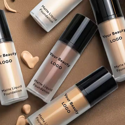 Laag MOQ Hoog kwaliteitsmonster 40 kleuren Geen logo Natuurlijke huid Onberispelijke vloeibare fundering Volledige dekking Waterdichte make-up
