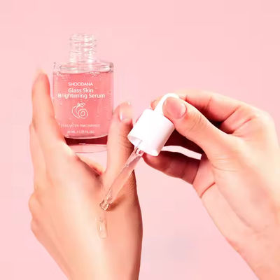 ODM / OEM Private Label Koreańska szklana skóra Nawilżające Rozjaśniające Serum do twarzy Brzoskwinia 70% Niacynamid Serum na nierówny koloryt skóry